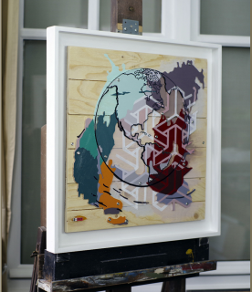 Une vue de côté, motif et assemblage peint sur du bois.