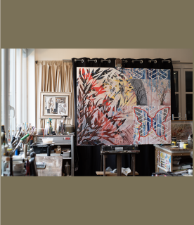 La toile posé sur le chevalet dans l'atelier de Rezé près de Nantes.